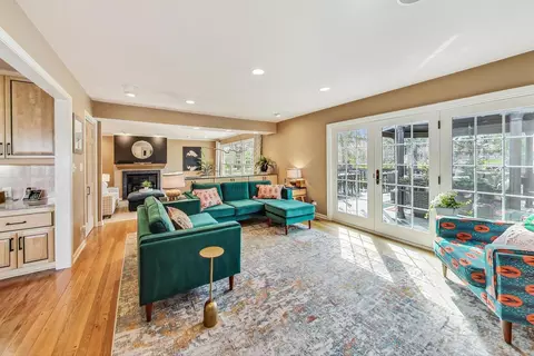 Living - 500 Standish Dr, Deerfield, IL 60015 photo 5 of 7