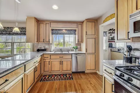Kitchen - 500 Standish Dr, Deerfield, IL 60015 photo 2 of 5