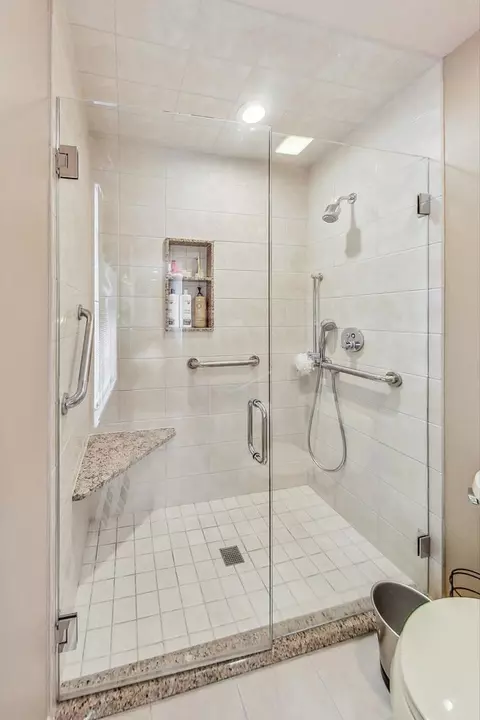 Bath - 500 Standish Dr, Deerfield, IL 60015 photo 6 of 6