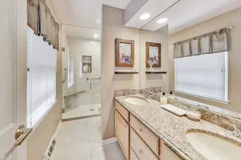 Bath - 500 Standish Dr, Deerfield, IL 60015 photo 5 of 6