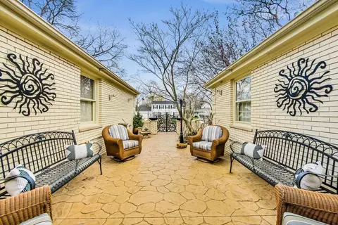 Exterior - 500 Standish Dr, Deerfield, IL 60015 photo 4 of 11