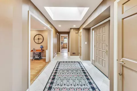 Entry Way - 500 Standish Dr, Deerfield, IL 60015 photo 2 of 3