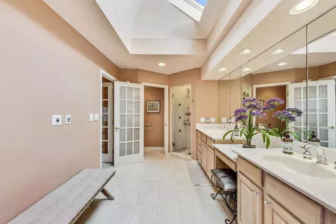 Bath - 500 Standish Dr, Deerfield, IL 60015 photo 3 of 6