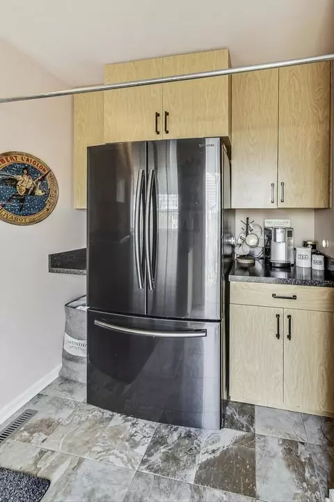 Kitchen - 500 Standish Dr, Deerfield, IL 60015 photo 5 of 5