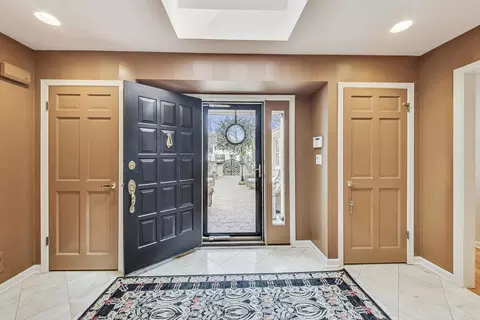 Entry Way - 500 Standish Dr, Deerfield, IL 60015 photo 1 of 3