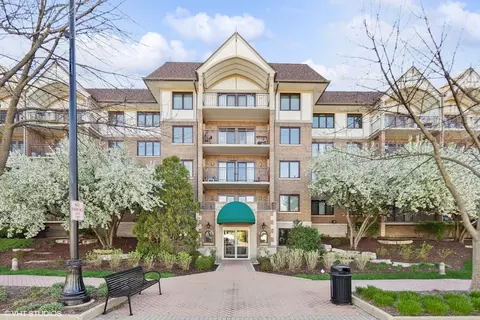 5 S Pine St #307, Mount Prospect, IL 60056