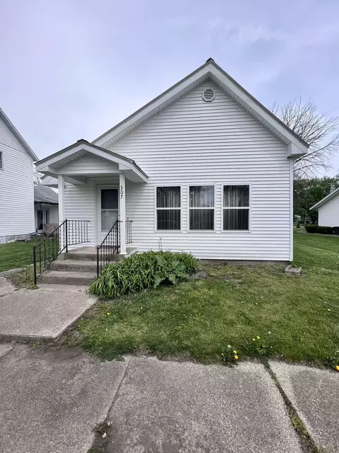 307 E Yates St, Newman, IL 61942