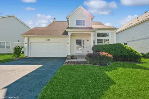 1545 Woodbury Cir, Gurnee, IL 60031