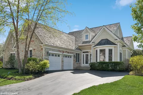 50 S Canterbury Ct, Lake Forest, IL 60045