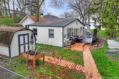 20 N Pistakee Lake Rd, Fox Lake, IL 60020