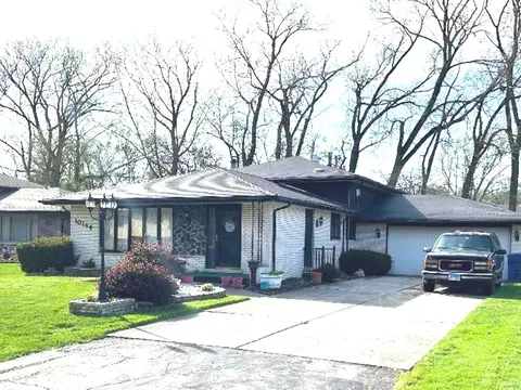 10144 Charles Ave, Palos Hills, IL 60465