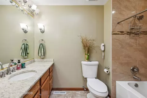 Bath - 18733 Torrence Ave, Lansing, IL 60438 photo 2 of 4