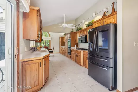 Kitchen - 18733 Torrence Ave, Lansing, IL 60438 photo 1 of 1