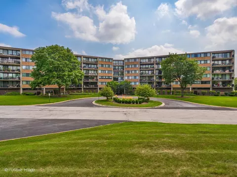 101 Bar Harbour Rd #2C, Schaumburg, IL 60193