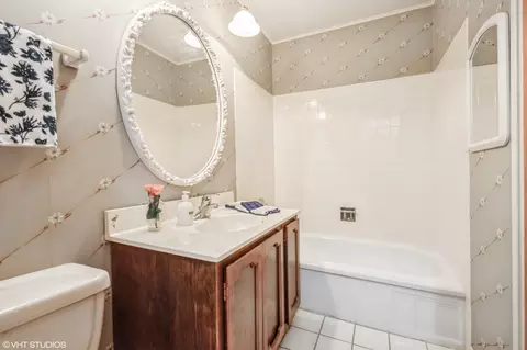 Bath - 4000 Owl Dr, Rolling Meadows, IL 60008 photo 1 of 2