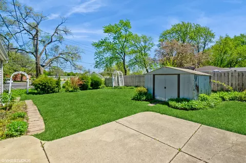 Exterior - 4000 Owl Dr, Rolling Meadows, IL 60008 photo 3 of 3