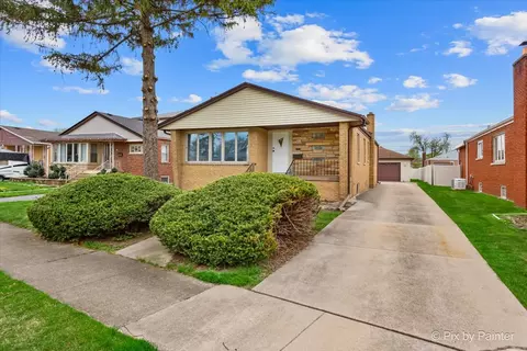 5025 Harnew Rd S, Oak Lawn, IL 60453
