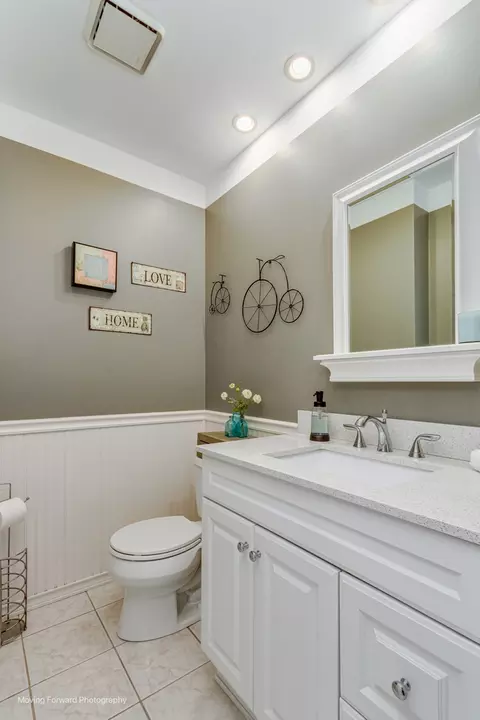 Bath - 1291 Meyer Ct, Naperville, IL 60564 photo 2 of 4