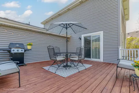 Exterior - 1291 Meyer Ct, Naperville, IL 60564 photo 7 of 8