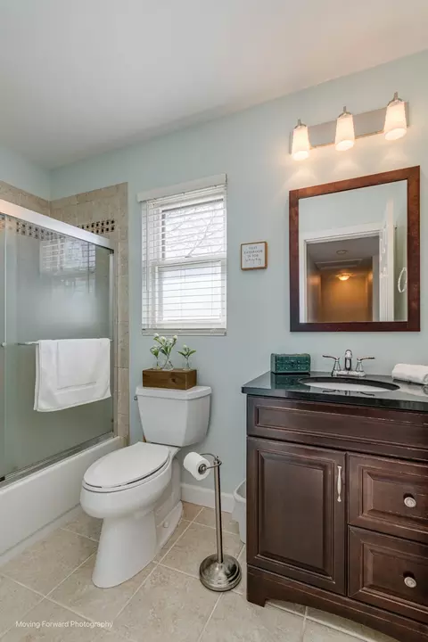 Bath - 1291 Meyer Ct, Naperville, IL 60564 photo 4 of 4