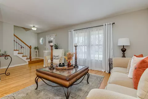 Living - 1291 Meyer Ct, Naperville, IL 60564 photo 3 of 4