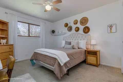 Bedroom - 1291 Meyer Ct, Naperville, IL 60564 photo 8 of 9