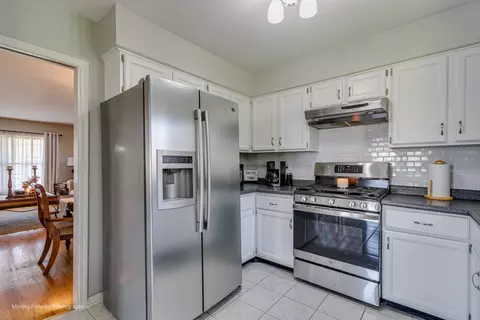 Kitchen - 1291 Meyer Ct, Naperville, IL 60564 photo 1 of 7