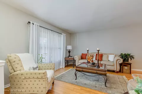 Living - 1291 Meyer Ct, Naperville, IL 60564 photo 4 of 4