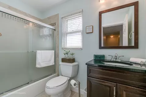 Bath - 1291 Meyer Ct, Naperville, IL 60564 photo 3 of 4