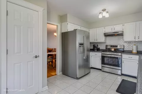 Kitchen - 1291 Meyer Ct, Naperville, IL 60564 photo 5 of 7