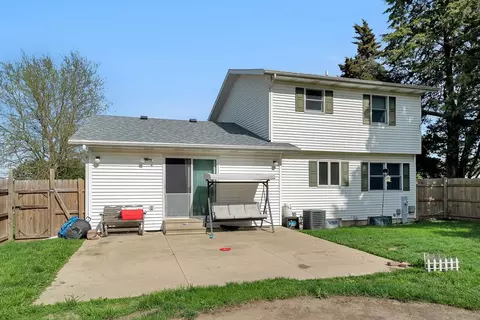 Exterior - 804 1st Ave, Mendota, IL 61342 photo 4 of 11