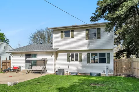 Exterior - 804 1st Ave, Mendota, IL 61342 photo 5 of 11
