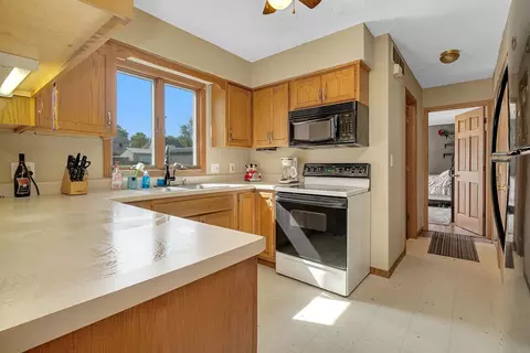 Kitchen - 804 1st Ave, Mendota, IL 61342 photo 2 of 3