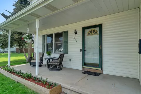 Exterior - 804 1st Ave, Mendota, IL 61342 photo 3 of 11