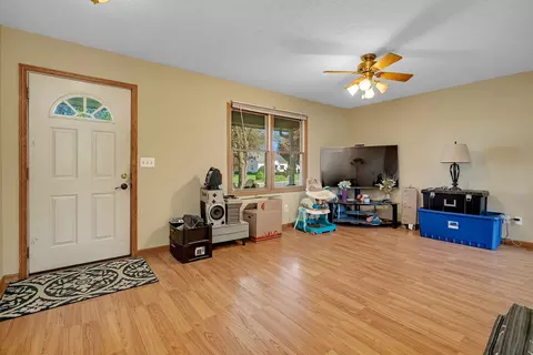 Living - 804 1st Ave, Mendota, IL 61342 photo 2 of 2