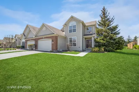 176 Valencia Pkwy, Gilberts, IL 60136