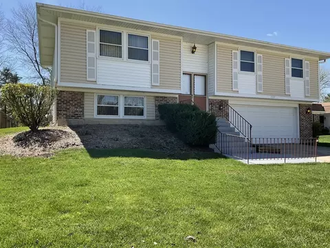 1315 W New Britton Dr, Hoffman Estates, IL 60192 photo 4