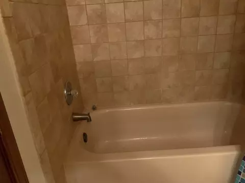 1315 W New Britton Dr, Hoffman Estates, IL 60192 photo 7