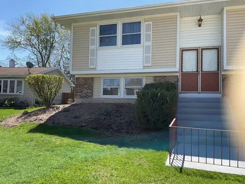 1315 W New Britton Dr, Hoffman Estates, IL 60192 photo 5