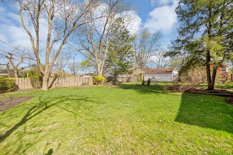 Exterior - 234 Pinehurst Dr, Des Plaines, IL 60016 photo 10 of 10