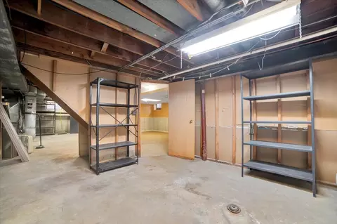 Exterior - 234 Pinehurst Dr, Des Plaines, IL 60016 photo 5 of 10
