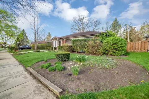 Exterior - 234 Pinehurst Dr, Des Plaines, IL 60016 photo 2 of 10