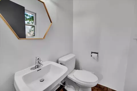Bath - 234 Pinehurst Dr, Des Plaines, IL 60016 photo 2 of 4
