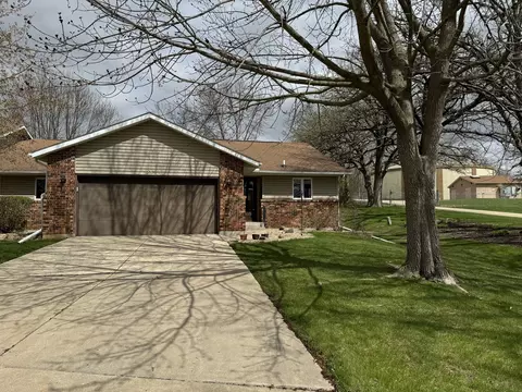 1802 Sierra Ct #2, Freeport, IL 61032
