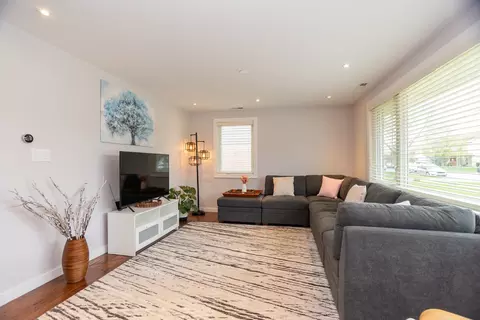 1087 S 6th Ave, Des Plaines, IL 60016 photo 6