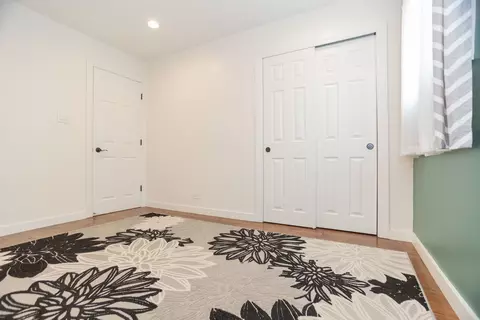 1087 S 6th Ave, Des Plaines, IL 60016 photo 13