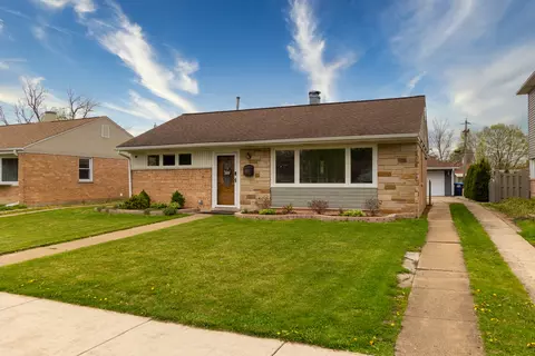 1087 S 6th Ave, Des Plaines, IL 60016