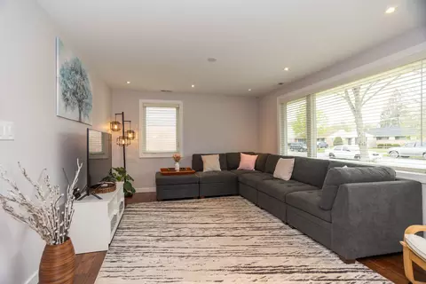 1087 S 6th Ave, Des Plaines, IL 60016 photo 5