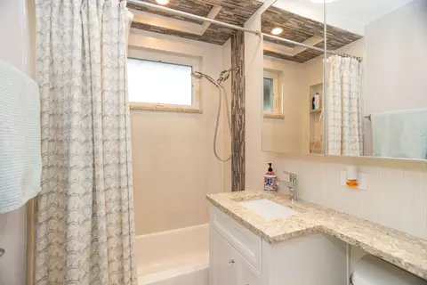 1087 S 6th Ave, Des Plaines, IL 60016 photo 14