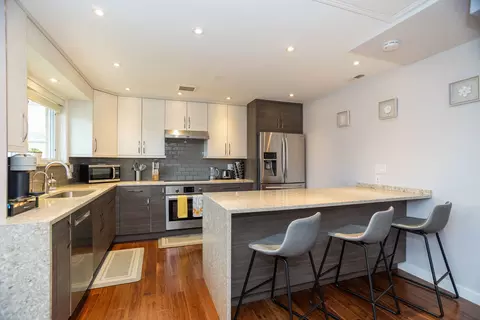 1087 S 6th Ave, Des Plaines, IL 60016 photo 8